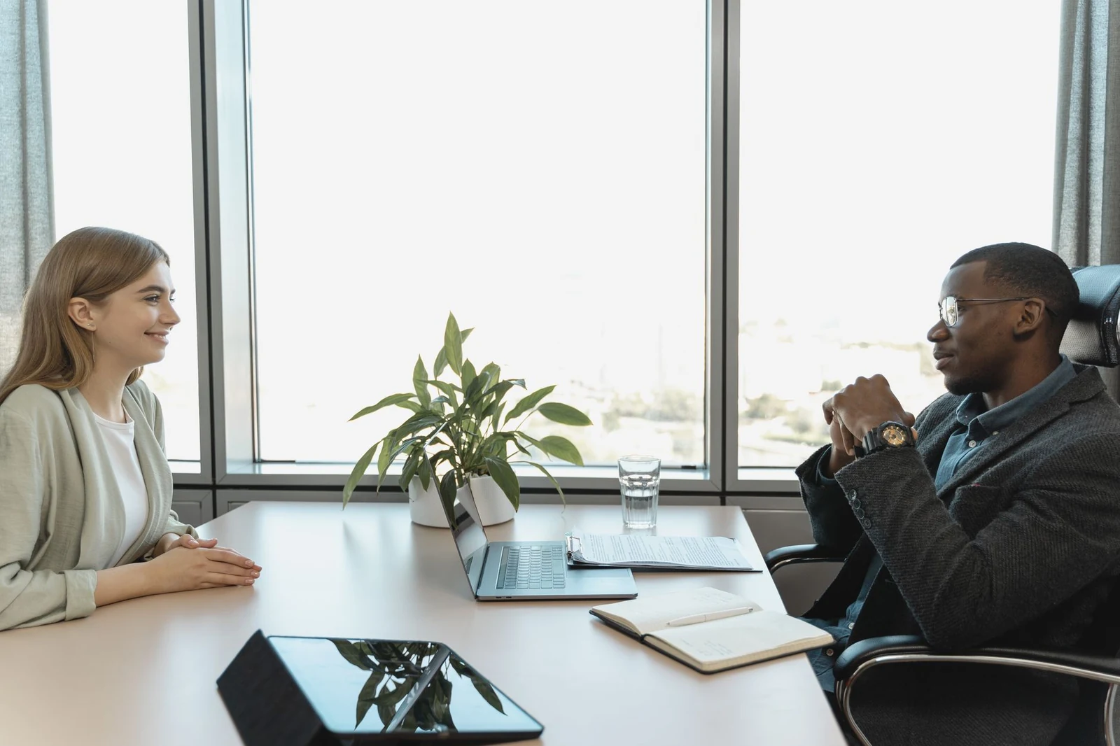 Industry recruiting: how specialized recruiting firms and staffing agencies work